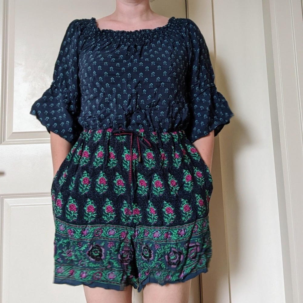Floral Boho Anthropologie Romper Size M with pockets!